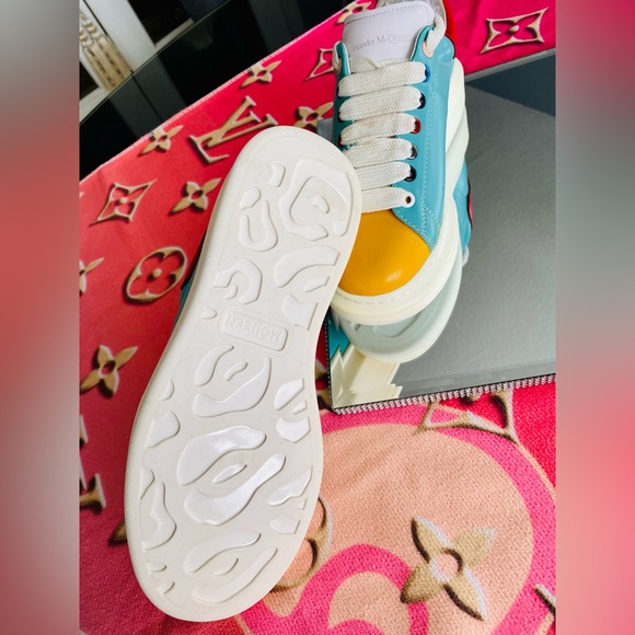 Alexander McQueen Host Pick β₯οΈ Authentic - Picture 12 of 13